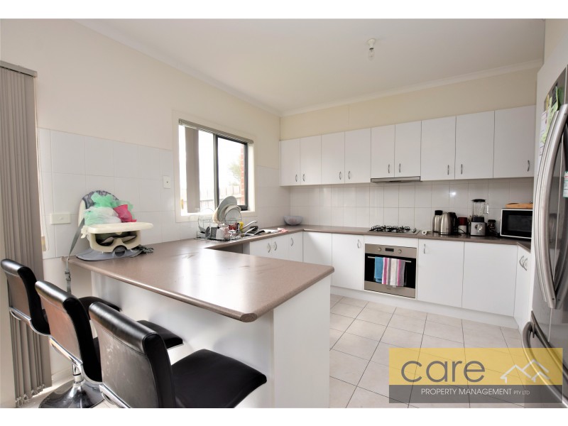 2/30 Simon Court, Hampton Park VIC 3976