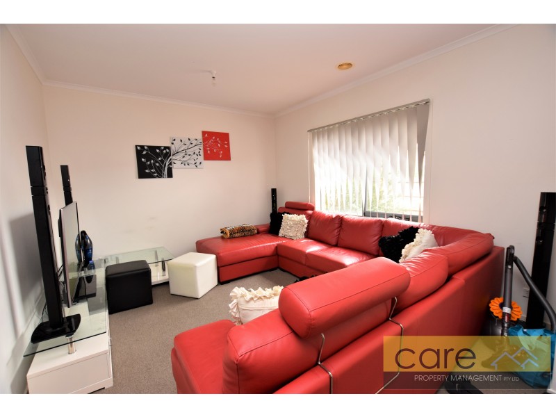 2/30 Simon Court, Hampton Park VIC 3976
