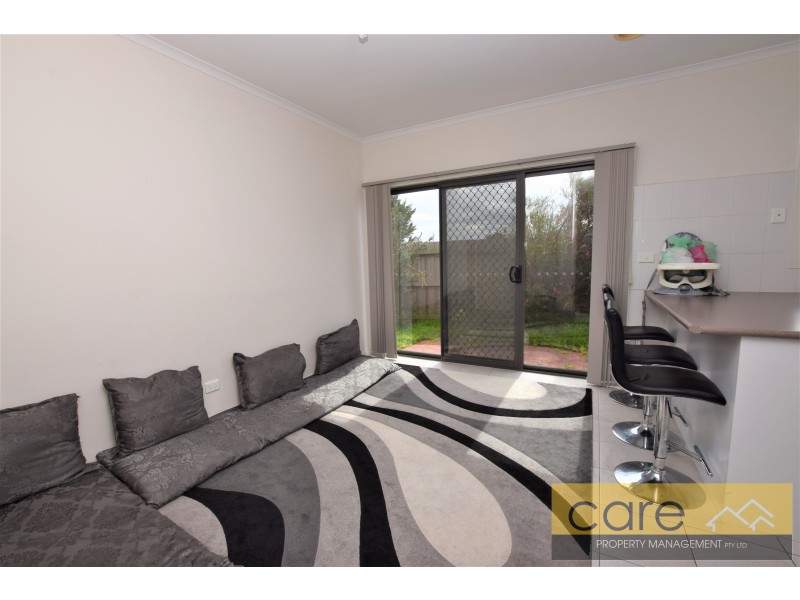 2/30 Simon Court, Hampton Park VIC 3976