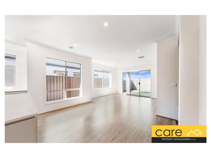 49 Applejack Boulevard, Clyde VIC 3978