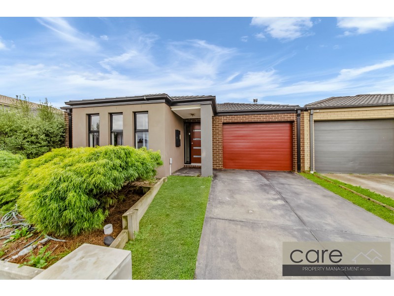 15 Sallys Run, Hampton Park VIC 3976