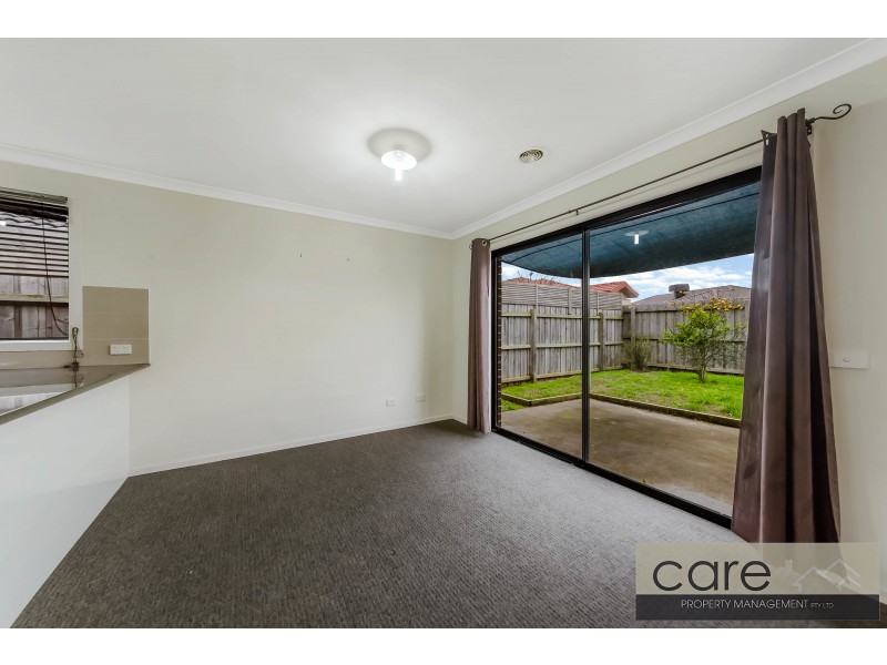15 Sallys Run, Hampton Park VIC 3976