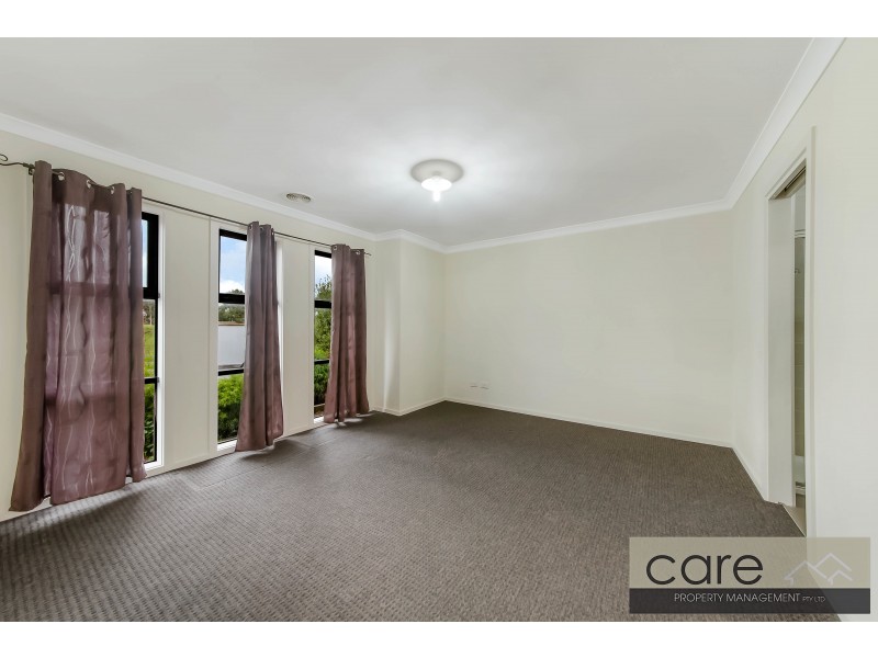 15 Sallys Run, Hampton Park VIC 3976
