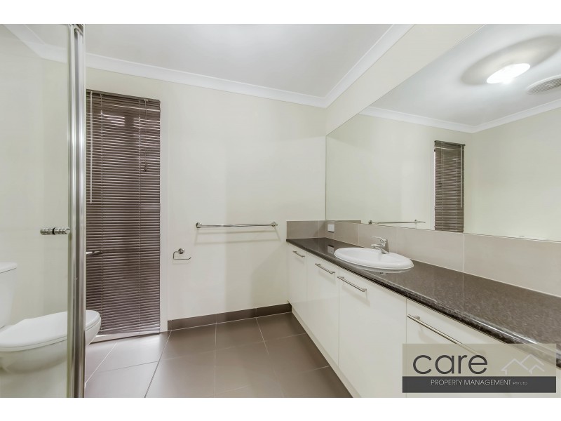 15 Sallys Run, Hampton Park VIC 3976