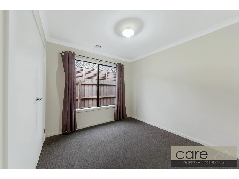 15 Sallys Run, Hampton Park VIC 3976