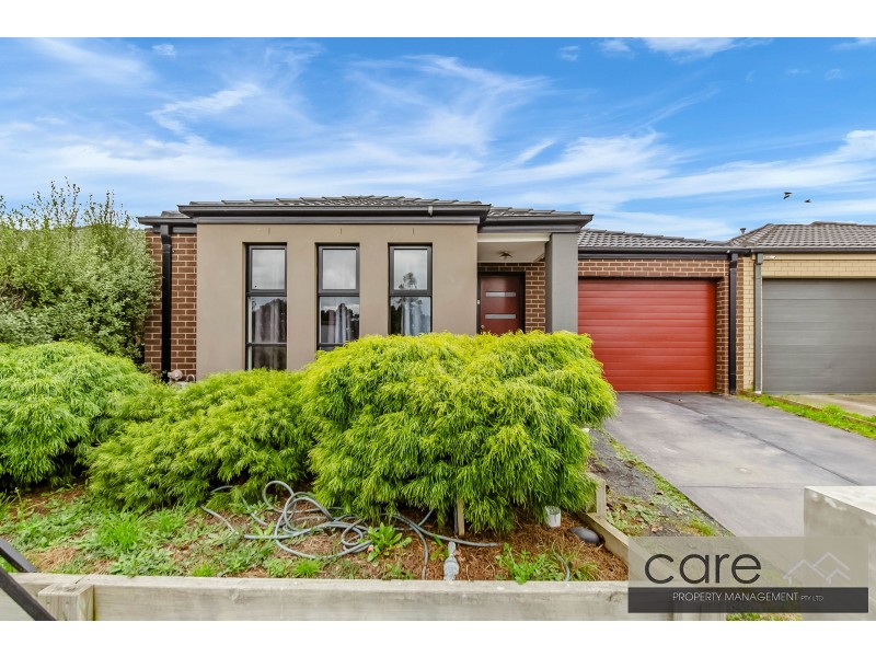 15 Sallys Run, Hampton Park VIC 3976