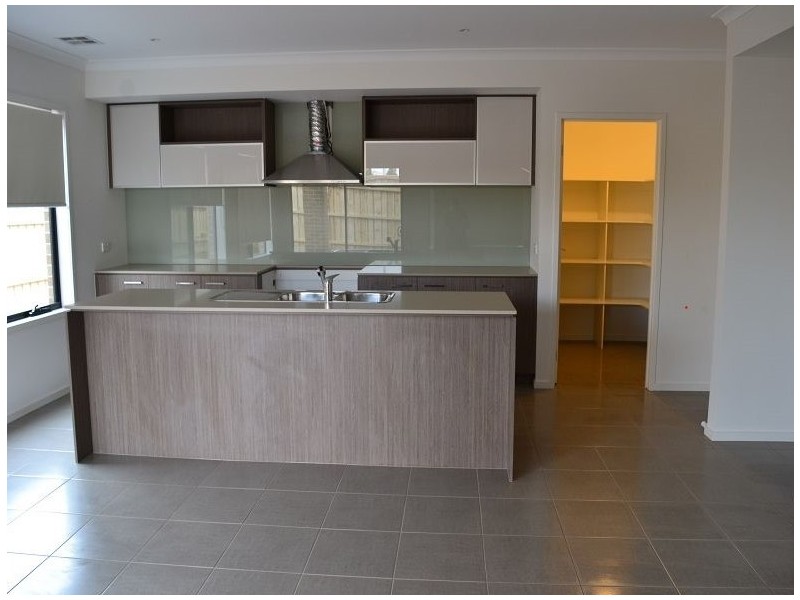 10 Barcelona Ave, Clyde North VIC 3978