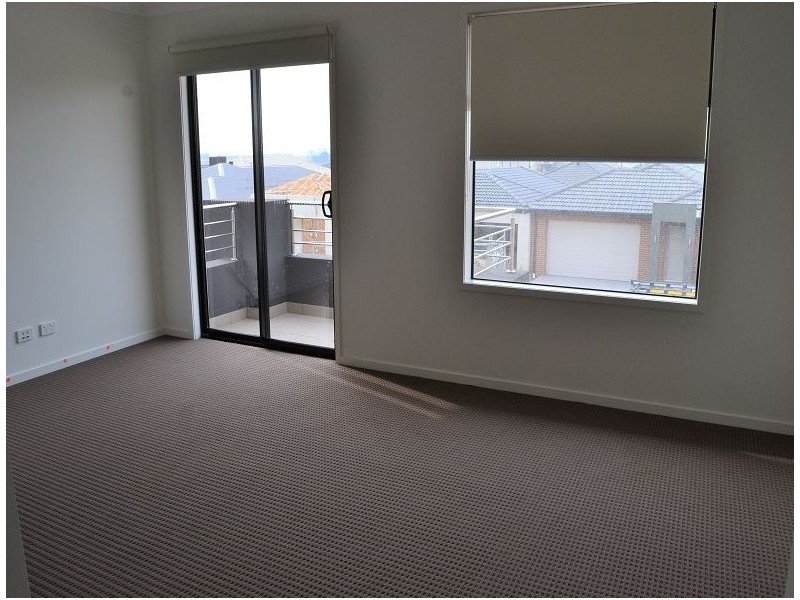 10 Barcelona Ave, Clyde North VIC 3978