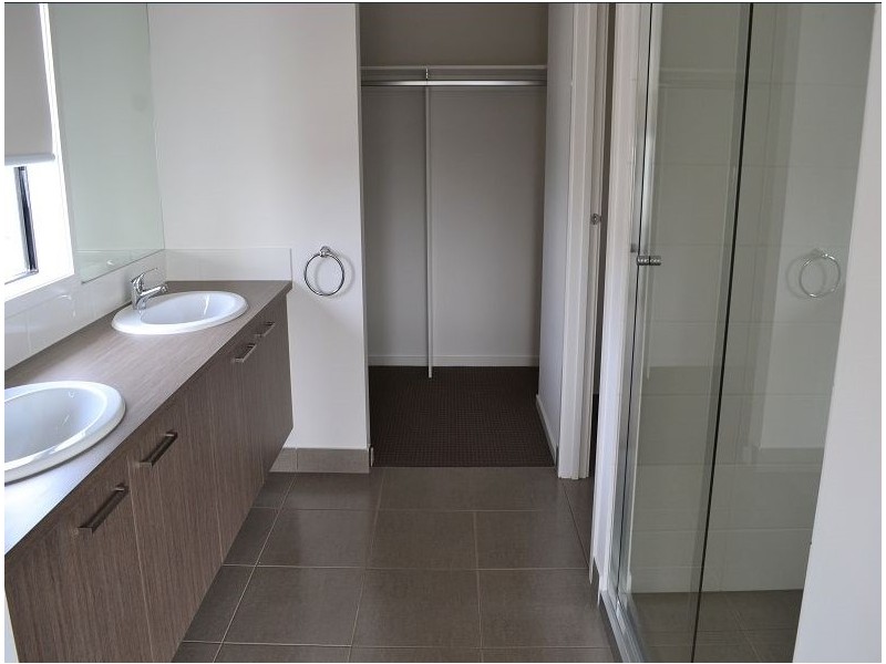 10 Barcelona Ave, Clyde North VIC 3978