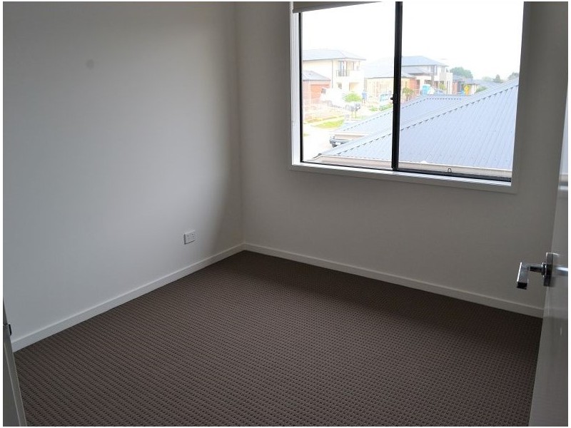 10 Barcelona Ave, Clyde North VIC 3978