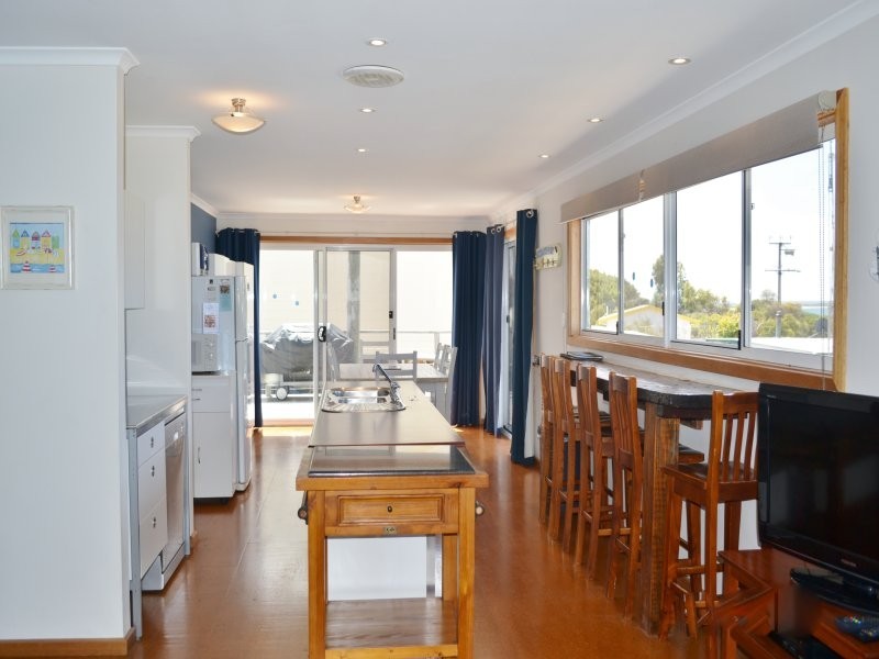 9 Nelson Street, Marion Bay SA 5575