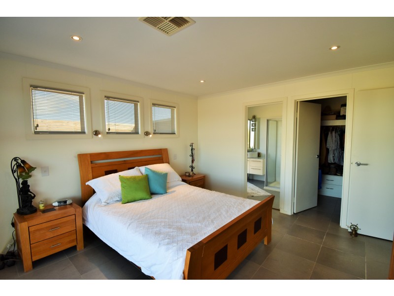 20 Peregrine Drive, Marion Bay SA 5575