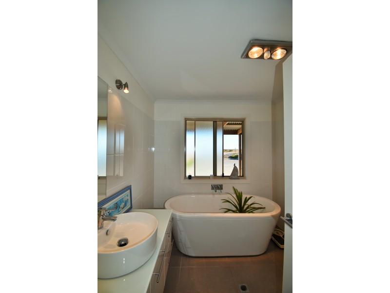 20 Peregrine Drive, Marion Bay SA 5575