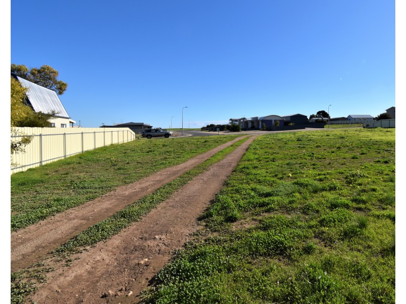 41 Captain Hutchinson Drive, Point Turton SA 5575