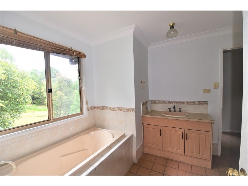 42 Dunromin Drive, Modanville NSW 2480
