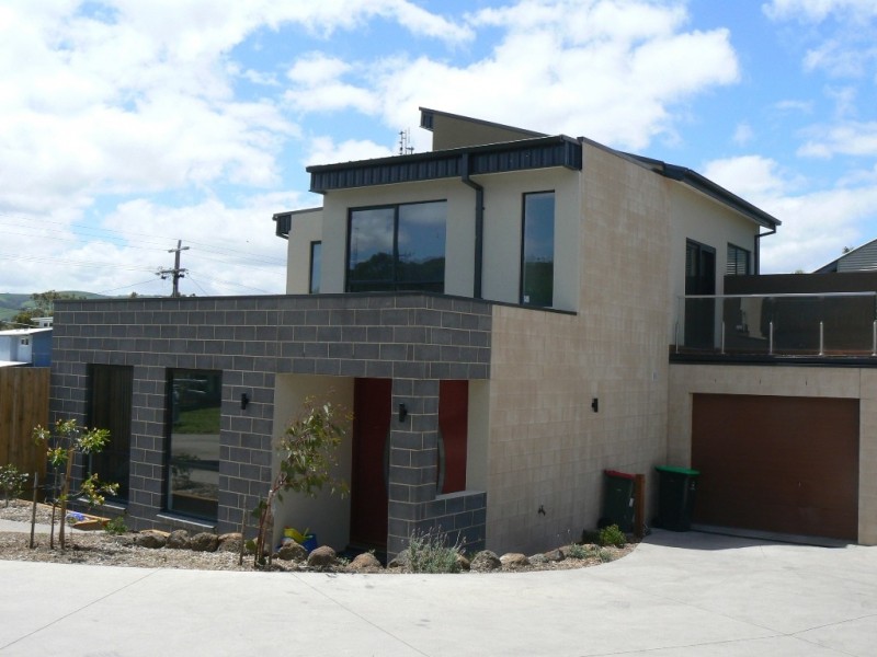 2/13 Great ocean Road, Marengo VIC 3233