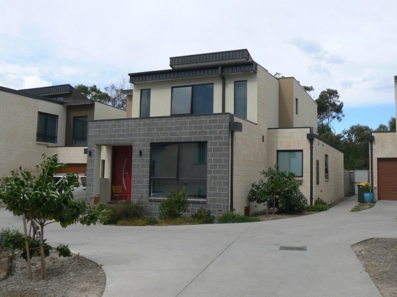 4/13 Great Ocean Road, Marengo VIC 3233