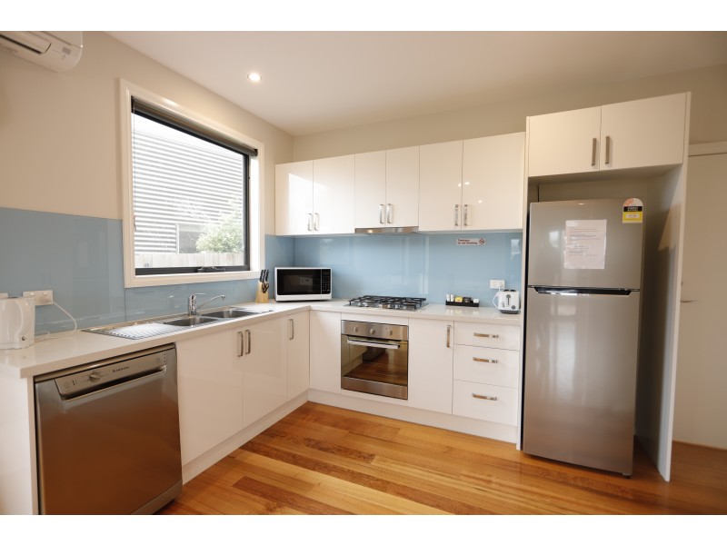 4/13 Great Ocean Road, Marengo VIC 3233