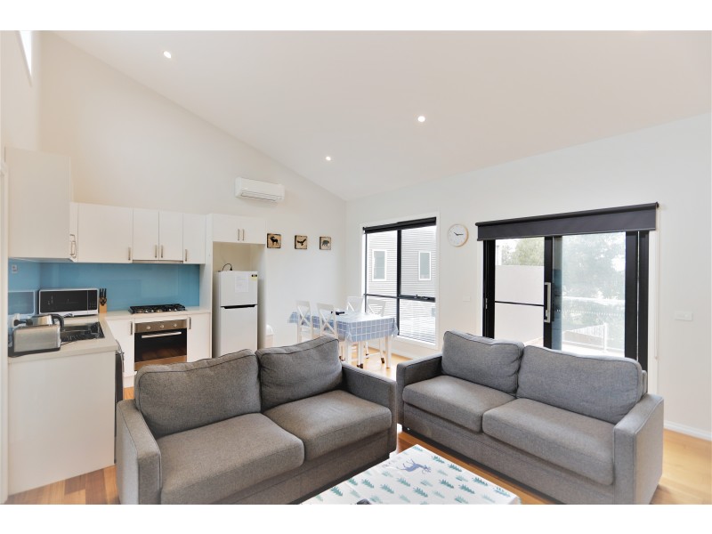 4/13 Great Ocean Road, Marengo VIC 3233