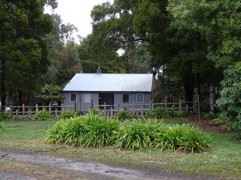 72 Main Road, Beech Forest VIC 3237
