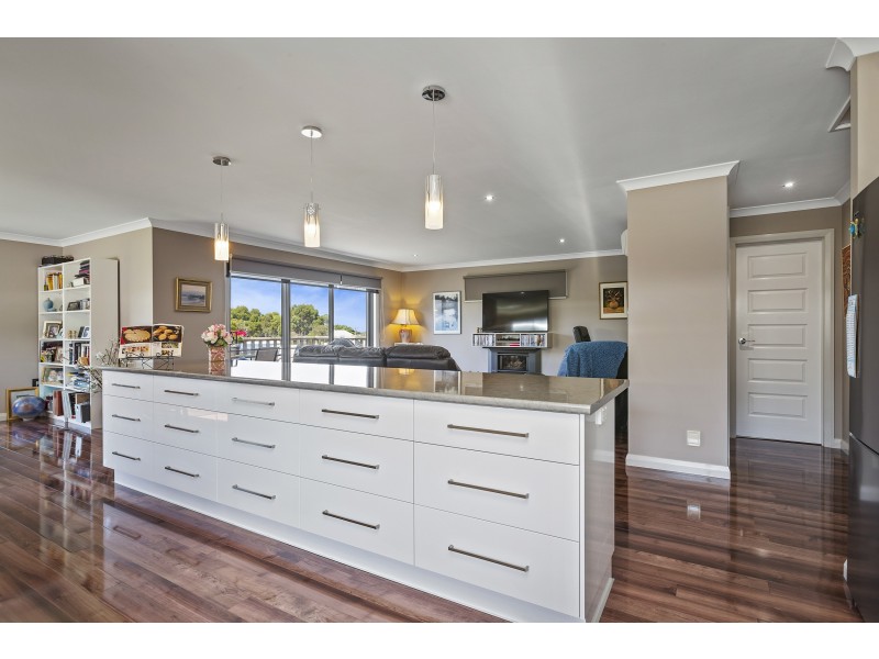 15 Dolphin Court, Apollo Bay VIC 3233