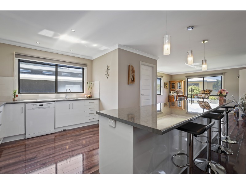 15 Dolphin Court, Apollo Bay VIC 3233