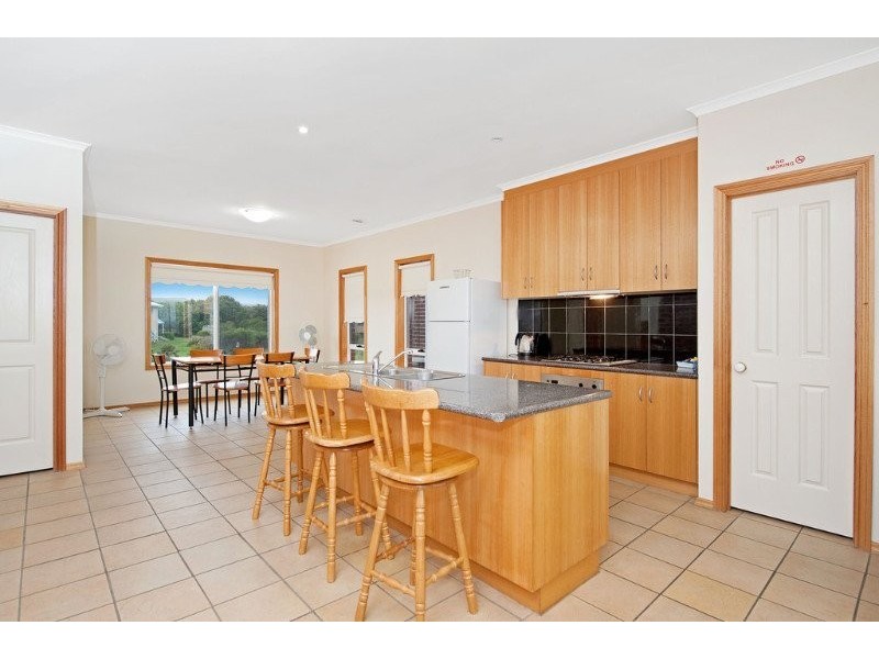 2/12 Galbraith Way, Marengo VIC 3233