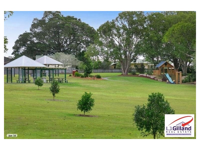 37 Manor Crescent, Wakerley QLD 4154