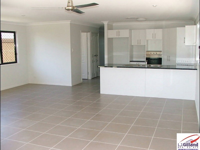 8B KARAWATHA STREET, Springwood QLD 4127