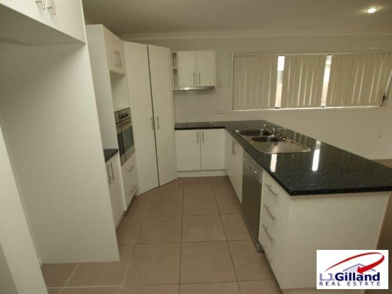 8B KARAWATHA STREET, Springwood QLD 4127