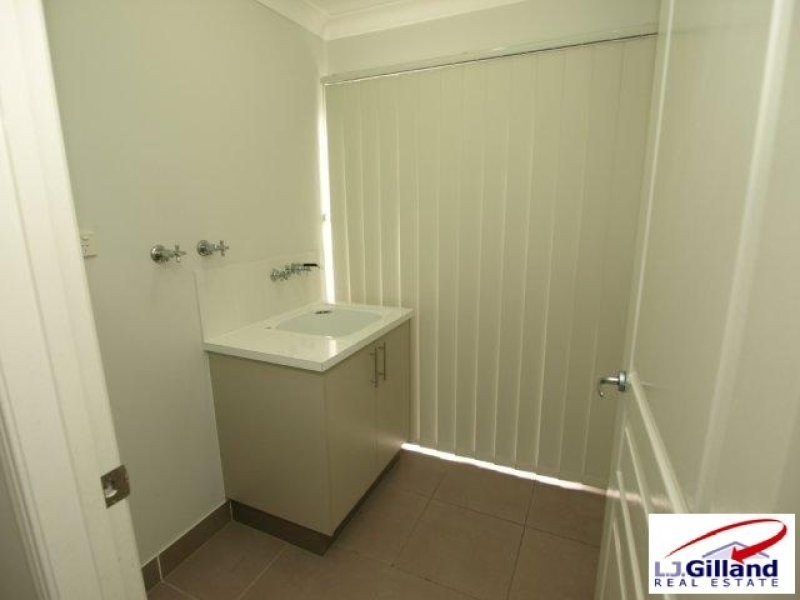 8B KARAWATHA STREET, Springwood QLD 4127
