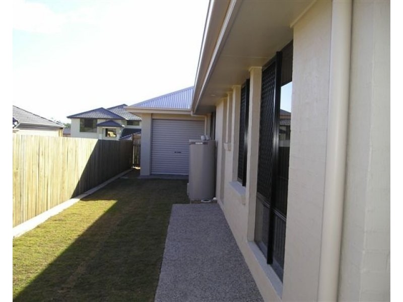 152 White Cedar Circuit, Stretton QLD 4116