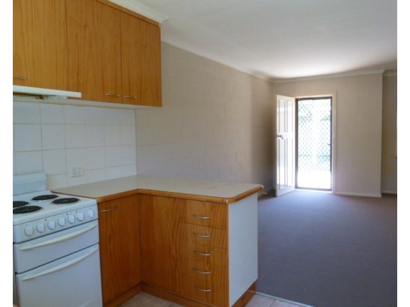 2/422 Douglas Road, Lavington NSW 2641