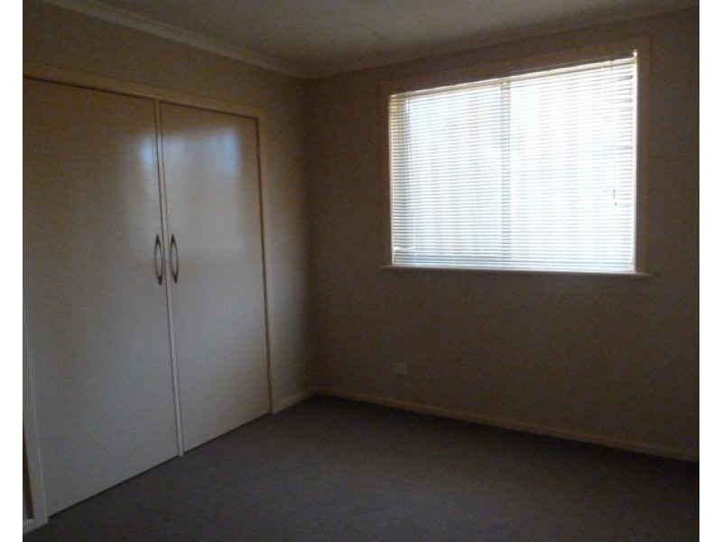 2/422 Douglas Road, Lavington NSW 2641