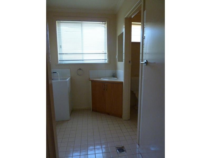 2/422 Douglas Road, Lavington NSW 2641