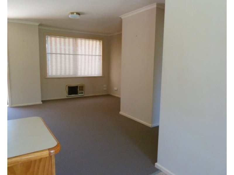 2/422 Douglas Road, Lavington NSW 2641