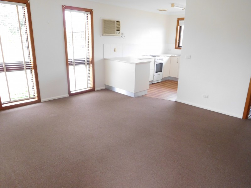 1/475 Griffith Road, Lavington NSW 2641