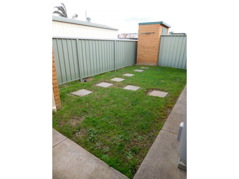 1/475 Griffith Road, Lavington NSW 2641