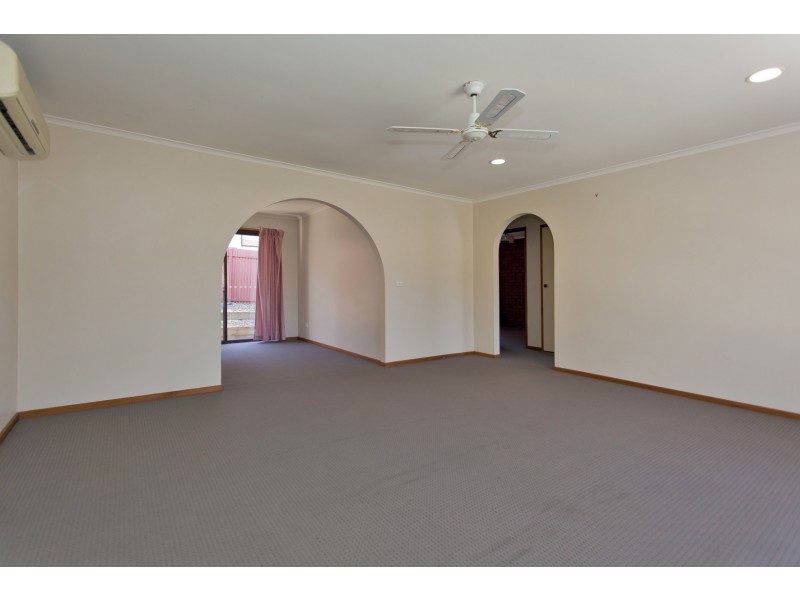 2/885 Chenery Street, Glenroy NSW 2640