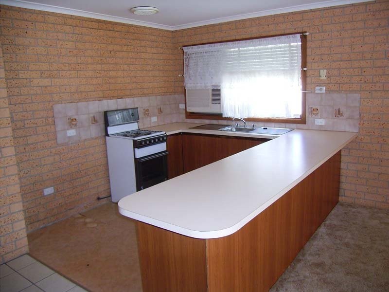 2/614 Prune Street, Lavington NSW 2641