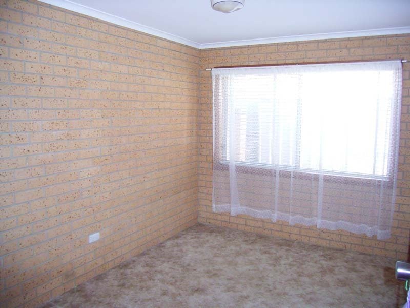2/614 Prune Street, Lavington NSW 2641
