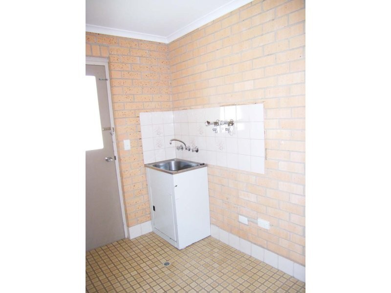 2/614 Prune Street, Lavington NSW 2641