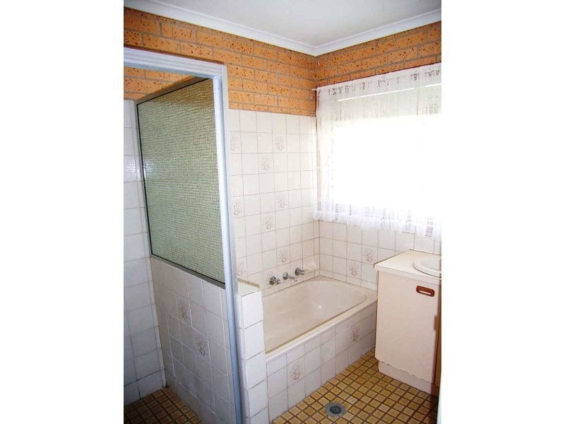 2/614 Prune Street, Lavington NSW 2641