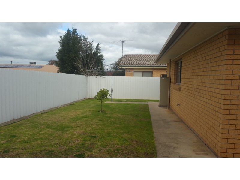 2/614 Prune Street, Lavington NSW 2641