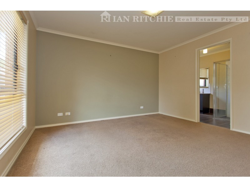 19 Adams Court, Thurgoona NSW 2640