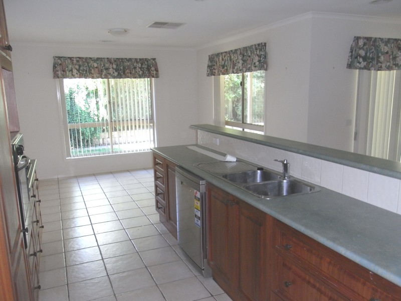 16 Mace Court, Lavington NSW 2641