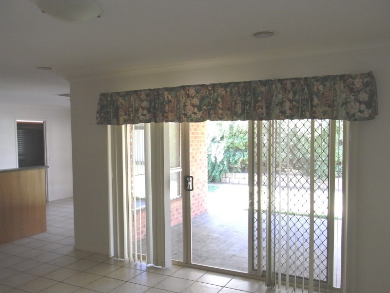 16 Mace Court, Lavington NSW 2641
