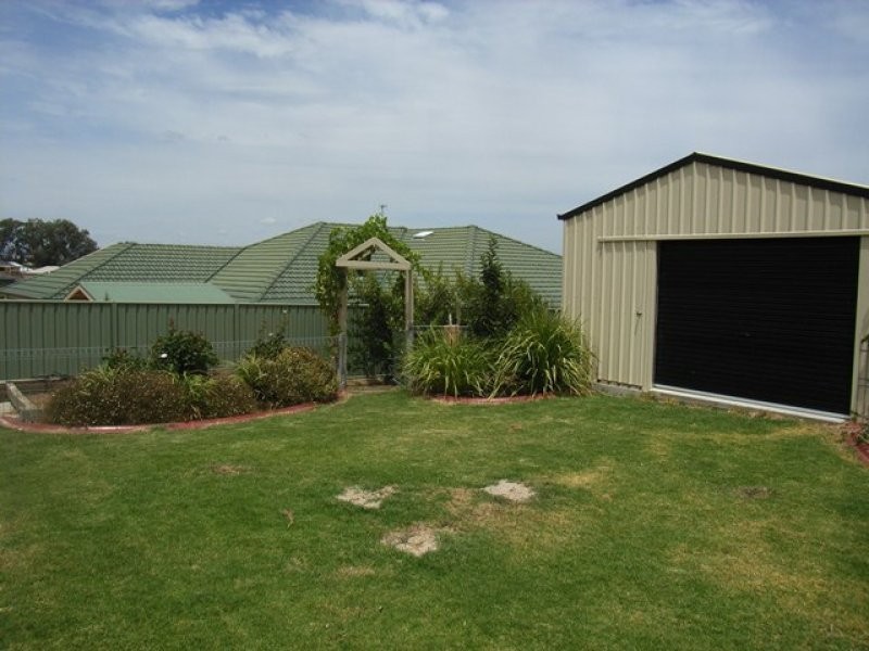 16 Mace Court, Lavington NSW 2641