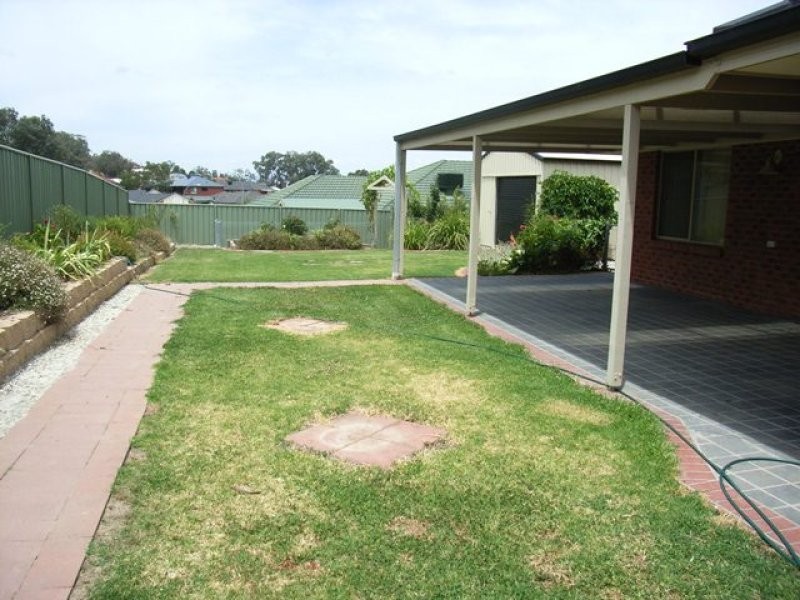 16 Mace Court, Lavington NSW 2641