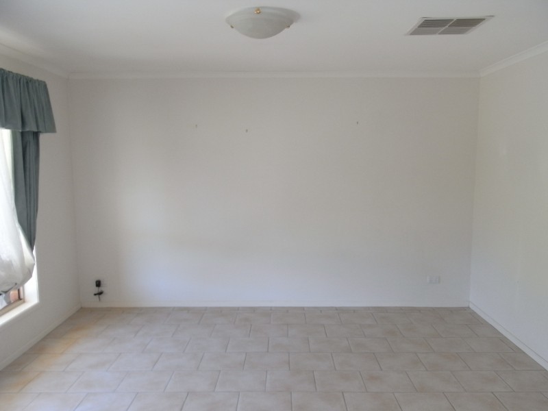 16 Mace Court, Lavington NSW 2641